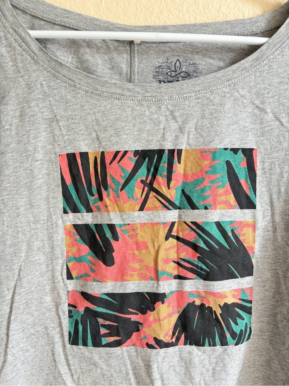 prAna Graphic Tee Women’s Grey Short Sleeve T-Shirt Tropical Print Casual Boho - Picture 5 of 7